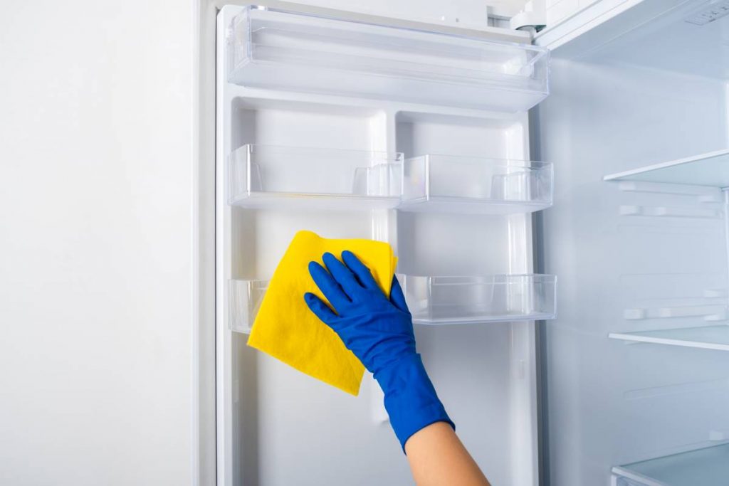 Buzdolabının İçindeki Sarı Lekeler Nasıl Temizlenir?