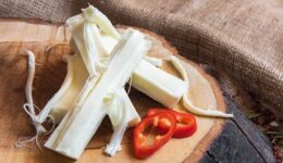 Dil Peyniri Hangi Yemeklerde Kullanılır? Faydaları, Zararları ve Kalorisi