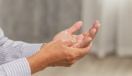 Psoriatik Artrit Neden Olur? Tanısı, Hastanın Şikayetleri ve Tedavi Yolları